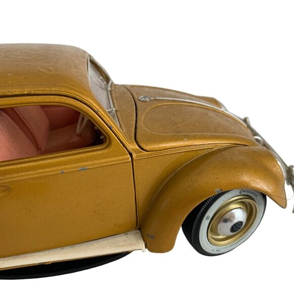 Burago 1955 Gold Volkswagon Beetle Diecast Car with Stand - Picture 4 of 12